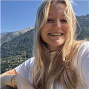 Je suis lycéenne qui cherche à aider les plus petits qui en ont besoin !